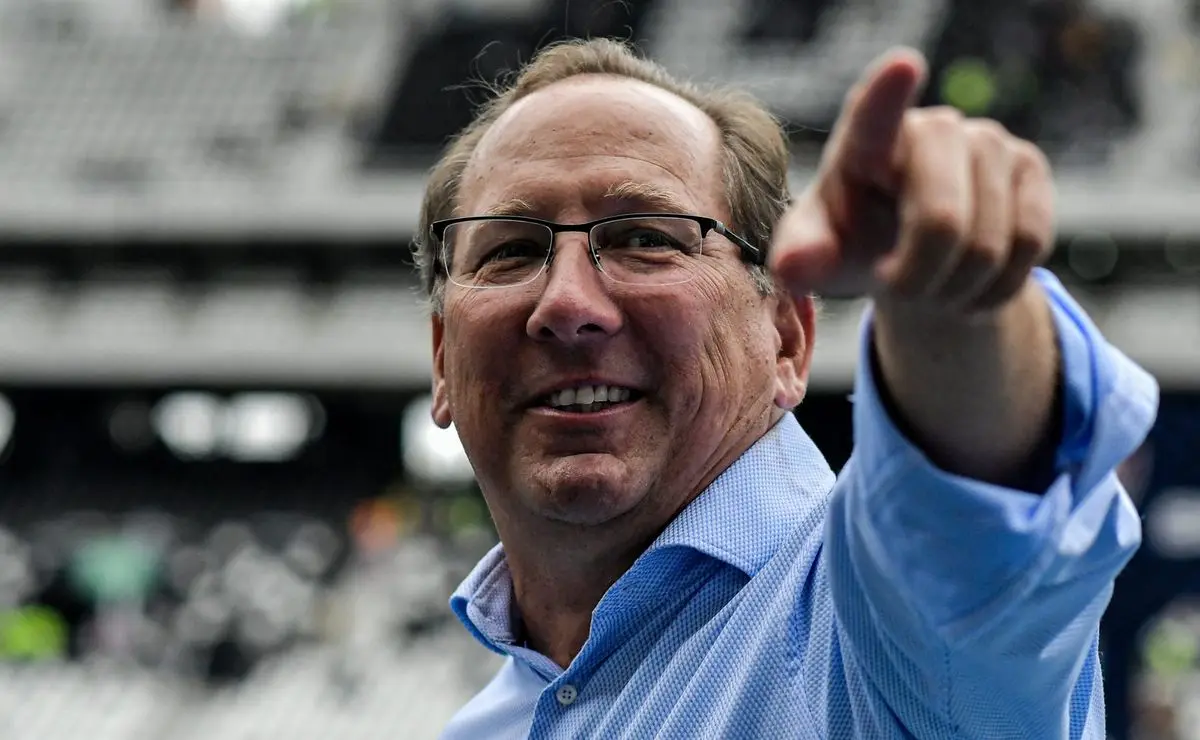 "John Textor, Patrocinador do Botafogo, Ajuda a Reverter Situação do Lyon e evita a Rebaixamento na França"