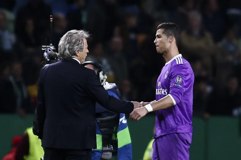 ### Jorge Jesus se Acerta com o Al-Nassr e Assina por Um Ano