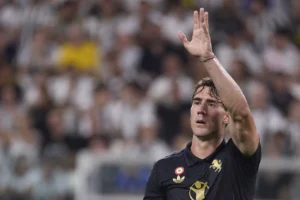 Juventus avalia rescindir contrato com atacante sérvio Vlahovic, diz imprensa italiana