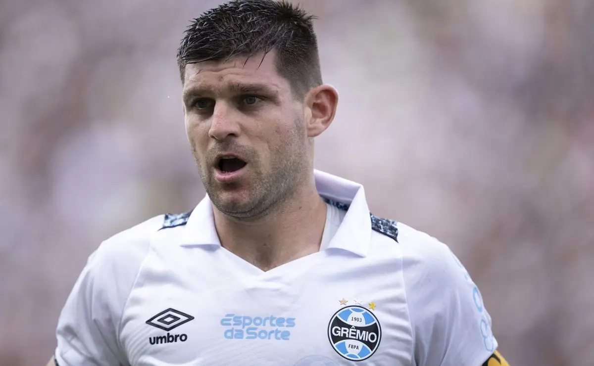 Kannemann assume a culpa e pede desculpas para a torcida do Grêmio