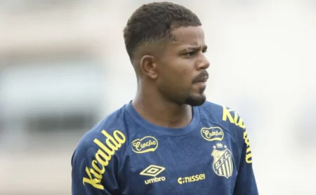 "Kevyson pode ser 'agradecido' pela torcida no clássico Santos-Sport"