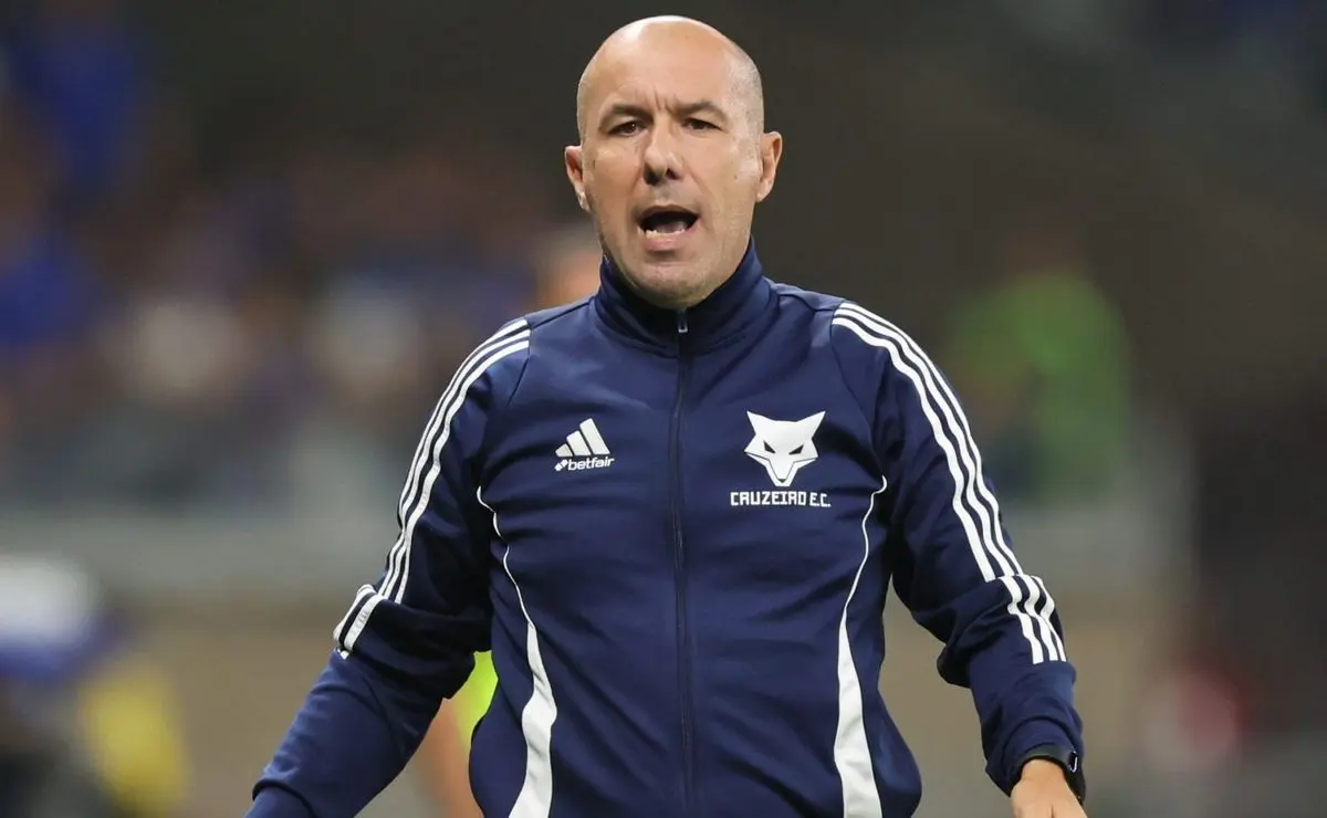 Leonardo Jardim minimiza erros e destaca avanços do Cruzeiro após derrota na estreia da Vitória Cup