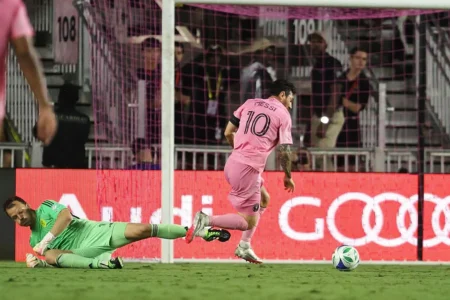 Leonel Messi faz dois gols pelo quinto jogo consecutivo, e Inter Miami vence o Nashville na MLS