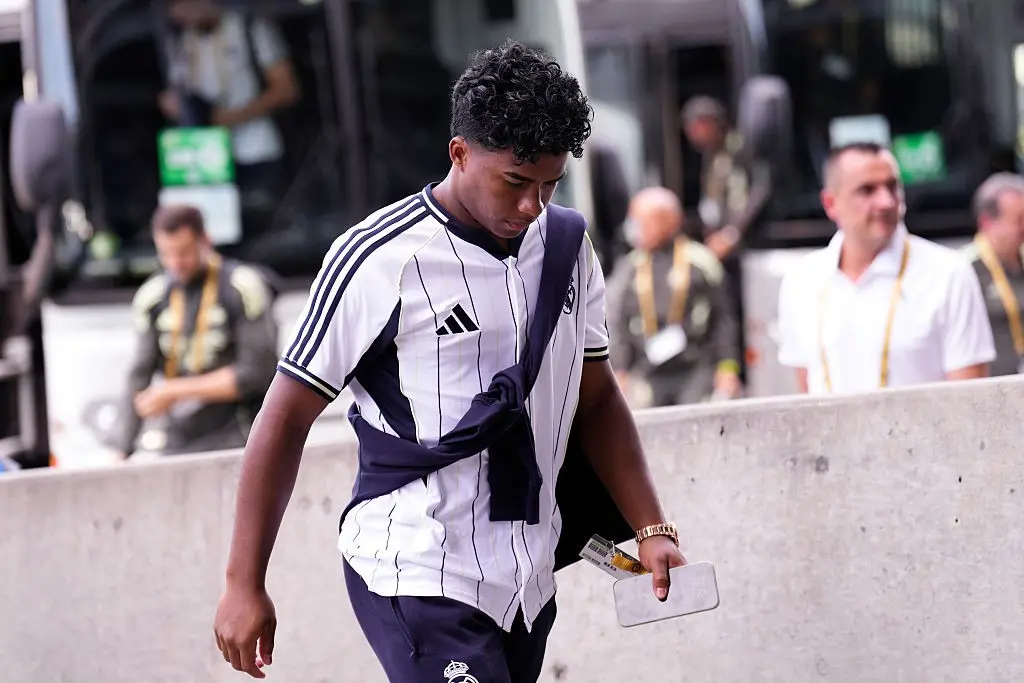 Lesão agravada leva Endrick a desfalcar a pré-temporada do Real Madrid.