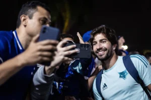 Lucas Silva mira aposentadoria no Cruzeiro após renovar contrato: "Comecei aqui, quero terminar aqui"