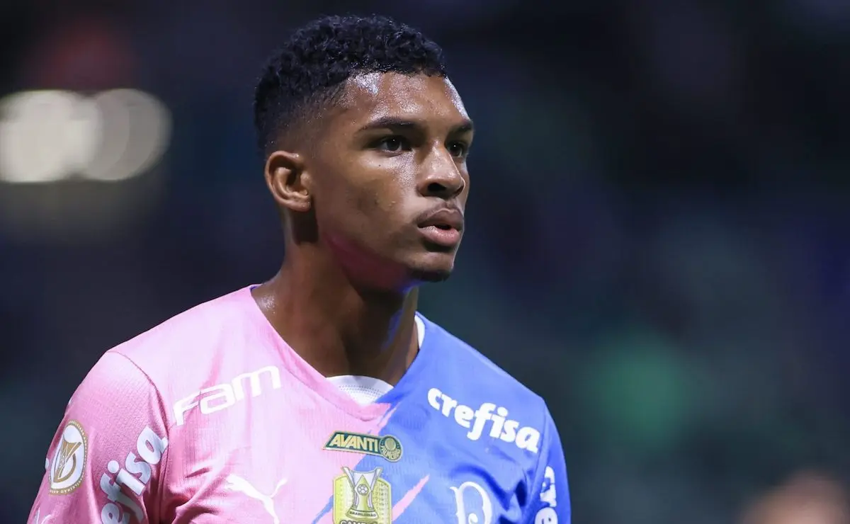 Luis Guilherme, do West Ham, quer permanecer na Inglaterra e descarta a possibilidade de ir ao Botafogo