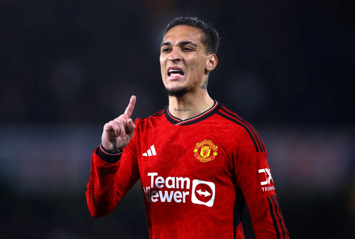 Manchester United pede que Antony e mais quatro jogadores treinem somente depois do time principal