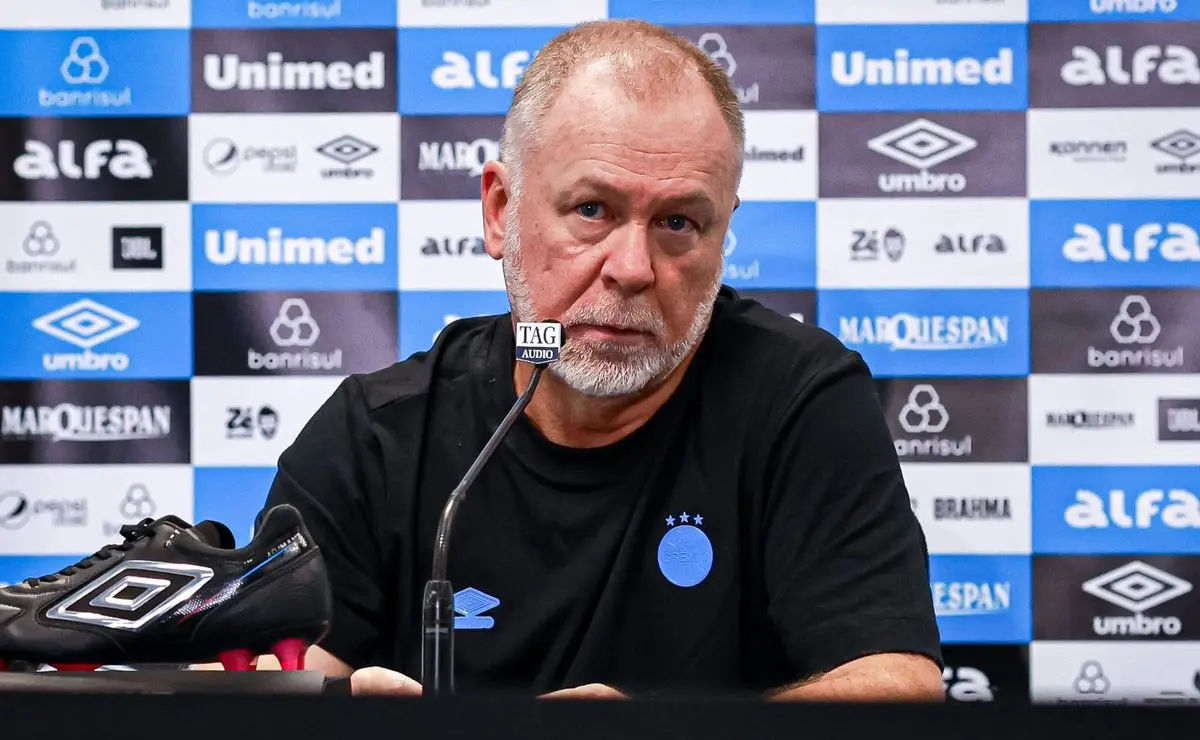 Mano Menezes não se cala sobre Grêmio vender Arezo e ironiza o Peñarol: "sonhando com algo inatingível"