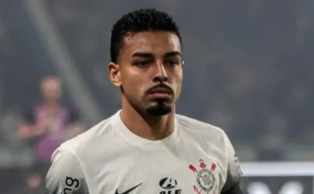Matheus Bidu e Cacá desmentem atrasos no Corinthians, garantindo que elenco se concentra dentro de campo