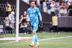 Matheus Donelli pode perder espaço no Corinthians