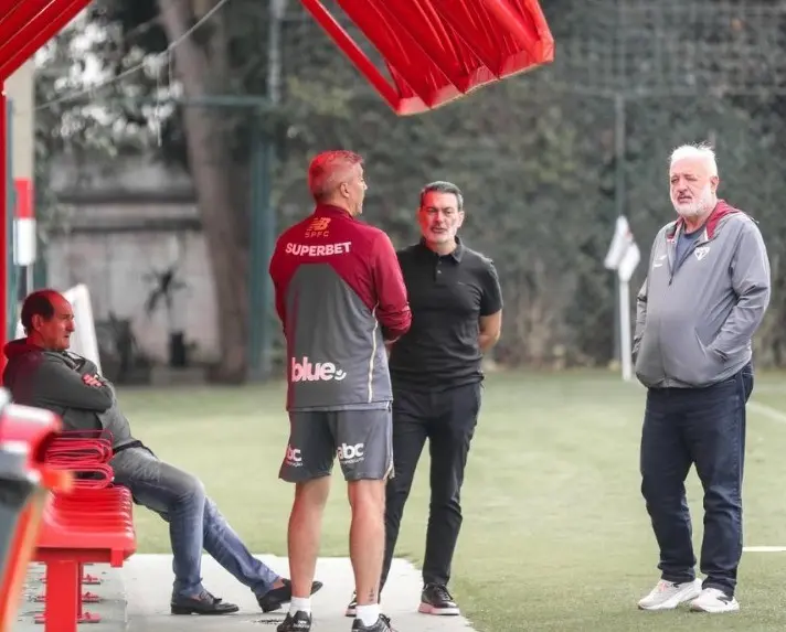 Missão em Lado Sensível: Crespo vai discutir quatro candidatos com a diretoria do São Paulo no Rio