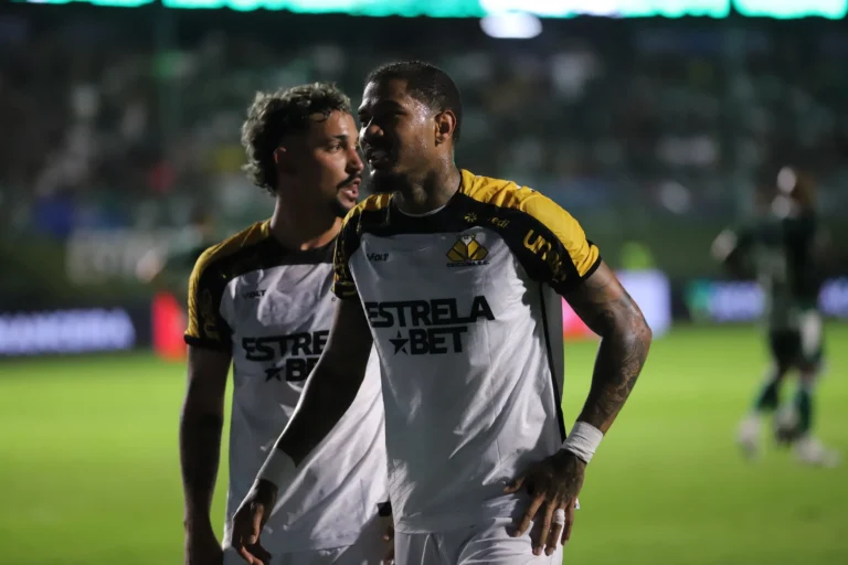 Motivos que dificultam a renovação de Zé Gabriel com o Criciúma