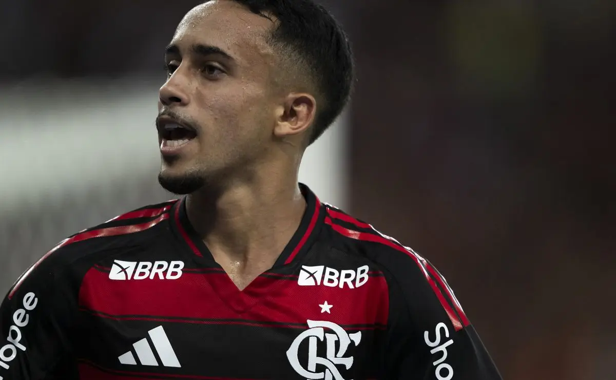 ### Novo título: Flamengo demonstra interesse em negociar meia, enquanto Grêmio procura Matheus Gonçalves