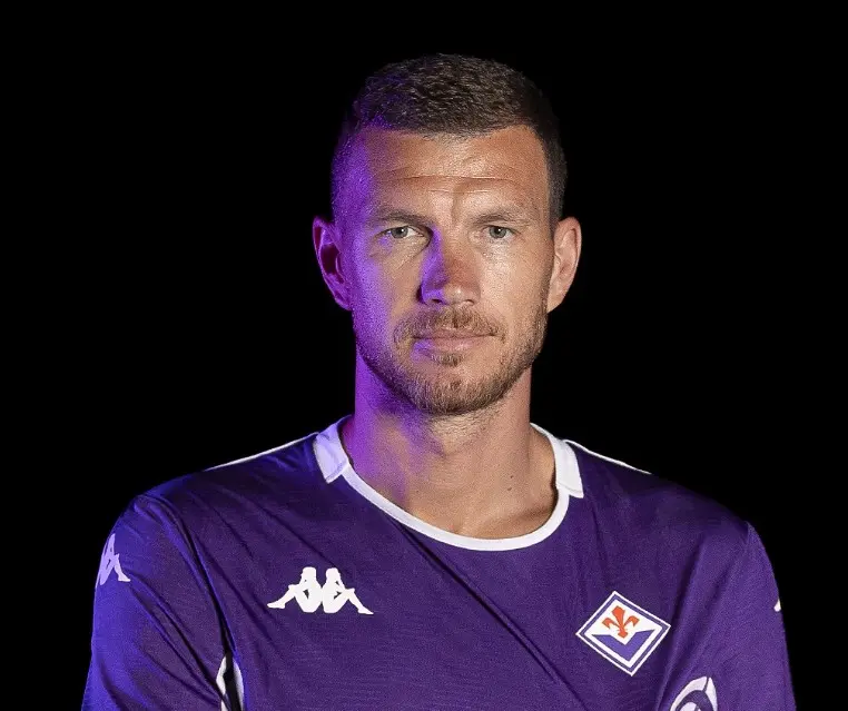 O Ex-Inter de Milão, Edin Dzeko, é anunciado pela Fiorentina