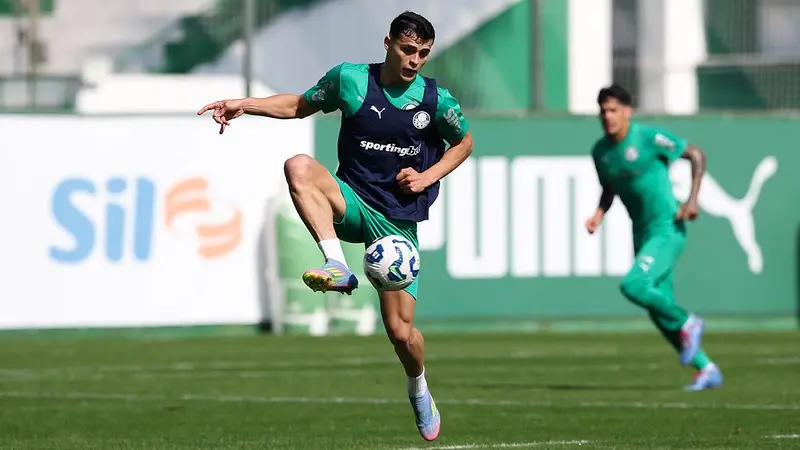 O Palmeiras aguarda regularização para estrear o jogador Sosa no Allianz.