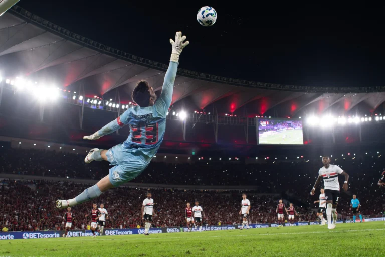 O São Paulo em crise: quatro derrotas consecutivas e um mal desempenho em campo