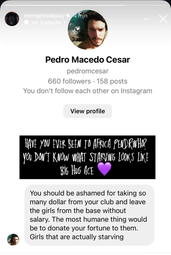 O atacante do Corinthians, Memphis, reage a um seguidor em rede social e posteriormente deleta a publicação.