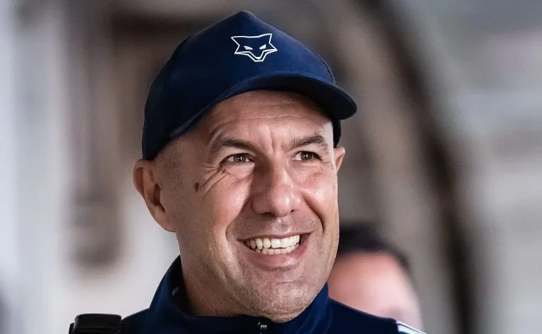 O técnico Leonardo Jardim decide antes de Cruzeiro x Grêmio