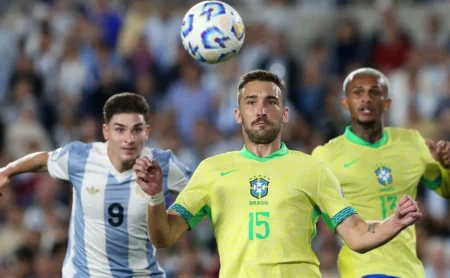 Olympiacos de Rodinei: Léo Ortiz pode trocar o Flamengo por R$ 96 milhões