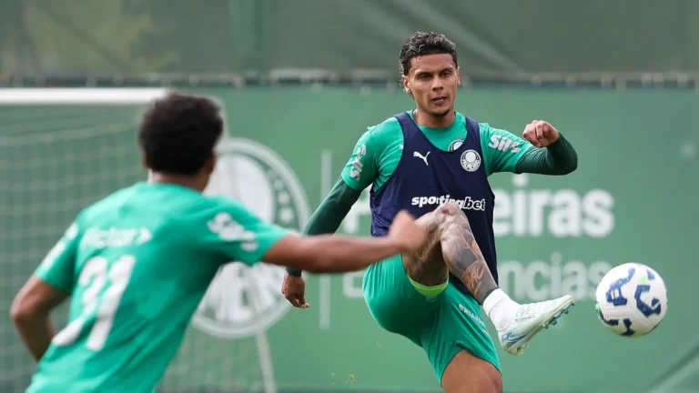 "Palmeiras analisa propostas e valoriza Richard Ríos para decidir sobre venda"
