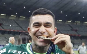 Palmeiras prioriza venda de Dudu para evitar reforço de rival brasileiro