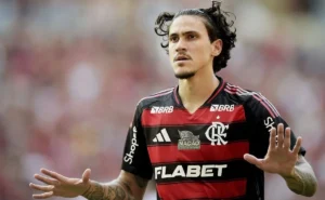 "Pedro cogita deixar Flamengo após desgaste com comissão"