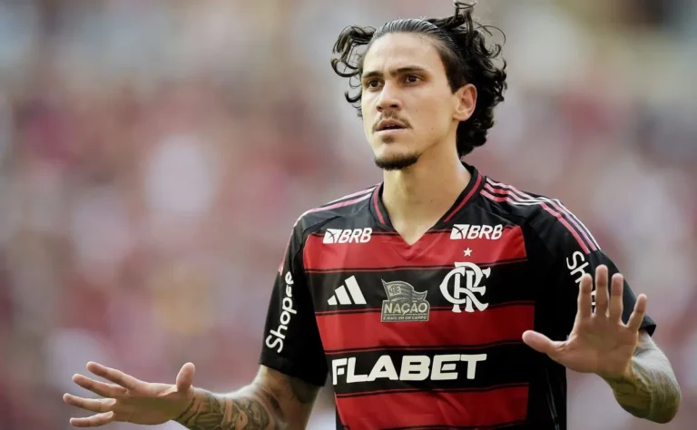"Pedro cogita deixar Flamengo após desgaste com comissão"