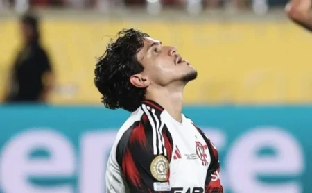 Pedro estaria insatisfeito no Flamengo pelas poucas oportunidades com Filipe Luís, diz Nicola