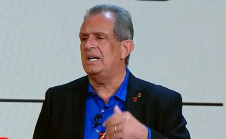 "Presidente do Flamengo revela motivação por trás da saída de Michael Johnston"