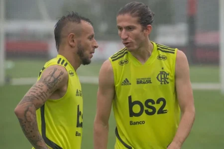 Rafinha elogia Filipe Luís por cobrar Pedro no Flamengo: "Fácil saber quem está com a razão"