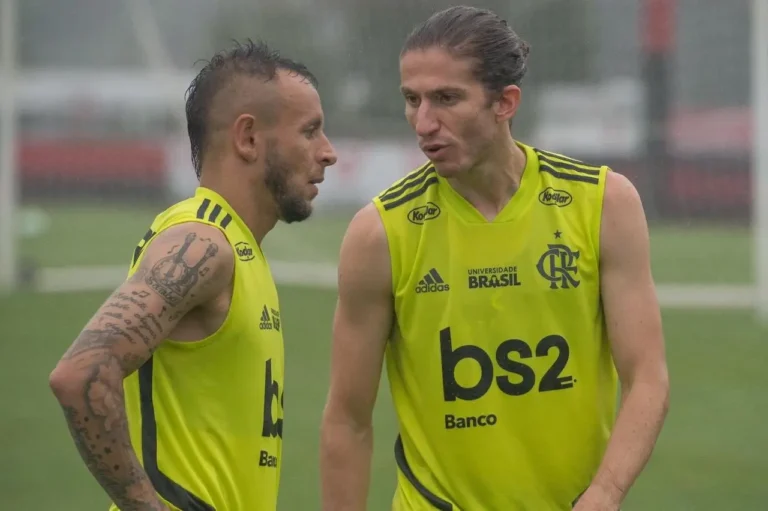 Rafinha elogia Filipe Luís por cobrar Pedro no Flamengo: "Fácil saber quem está com a razão"