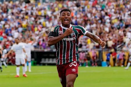 Renê oferece apoio e conselhos a Hércules no Fluminense após fake news