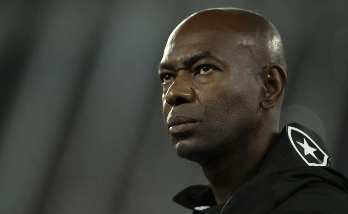 Renato Paiva sai e Caçapa reassume interinamente no Botafogo