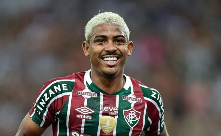 Renato Pedre pede retorno de John Kennedy ao Fluminense, jogador aceita e Tricolor busca acordo com Pachuca