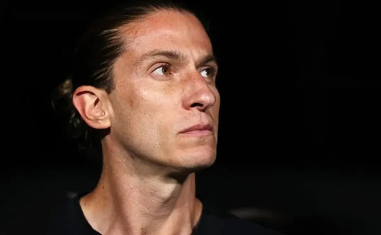 Renovação de Filipe Luís teve falha e Flamengo anuncia até 2026.