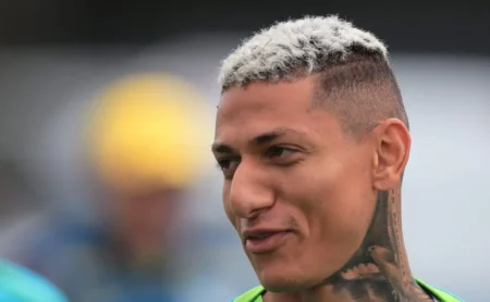 Richarlison Descarta Vasco e Pesa Opções no Futebol Turco e Arábia Saudita