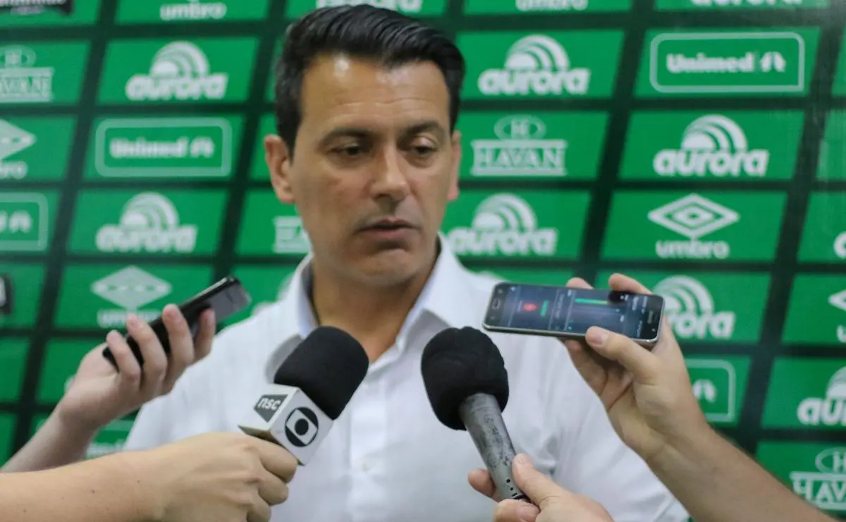 Rui Costa, Diretor-Executivo do São Paulo, Reverte sobre Titulares do Botafogo