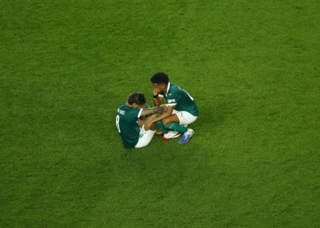 Sem Estêvão e Paulinho, Palmeiras volta ao Brasil com possíveis reforços