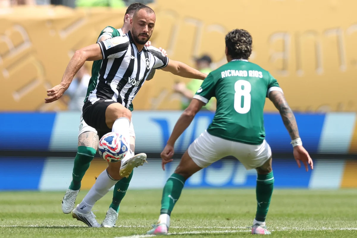 Sem Igor Jesus e Paiva: Arthur Cabral assume liderança no Botafogo
