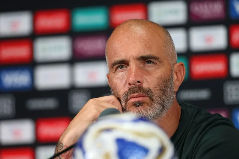Técnico do Chelsea questiona número de jogos do Fluminense na temporada e recai na indiferença com resposta