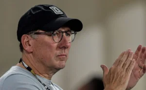 Textor planeja conversar com Davide Ancelotti em reunião sobre reforços ao Botafogo