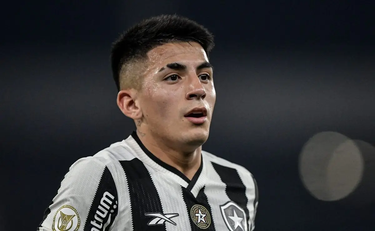 "Thiago Almada, Ex-Botafogo, Tem Futuro Incerto e Pode Acabar no Zenit da Rússia"