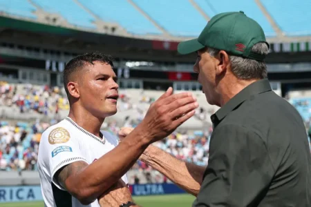 Thiago Silva reafirma soberania de sua posição contra a Inter, ataca de 'técnico' no Fluminense e vive epopeia na Copa