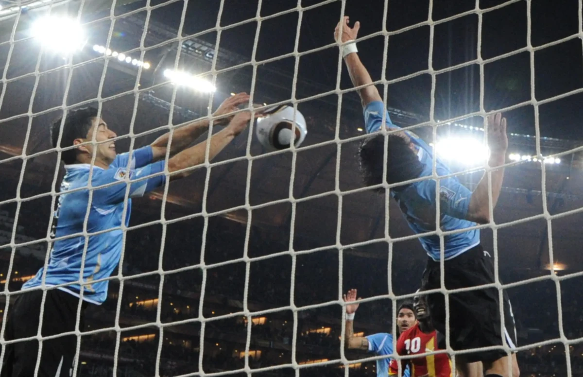 Uruguai celebra 15 anos da "Mão de Deus" de Suárez na Copa do Mundo de 2010