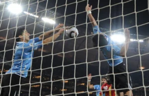 Uruguai celebra 15 anos da "Mão de Deus" de Suárez na Copa do Mundo de 2010