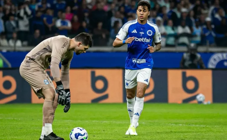 "Vergonha no Gol: Torcida gremista condena atuação de Tiago Volpi em Cruzeiro x Grêmio"
