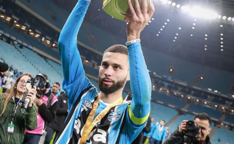 Wagner Leonardo faz projeção ousada: "Buscar coisas maiores após vitória do Grêmio"