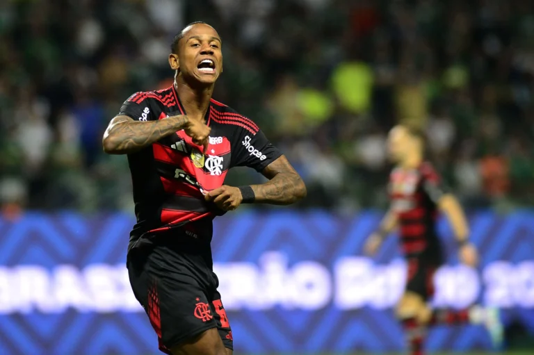 Wallace Yan desperta interesse do Wolverhampton, Flamengo aguarda oferta
