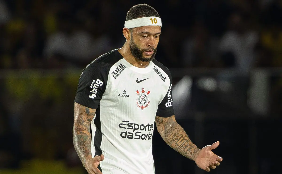 Walter Casagrande critica Memphis Depay e afirma que atacante não tem espírito Corinthiano.