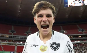 Álvaro Montoro celebra conquista no clássico e louva a unidade da equipe do Botafogo